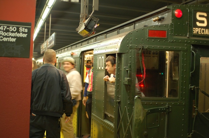 Rockettes ride the Arnines in service (incl. R-6 1300)