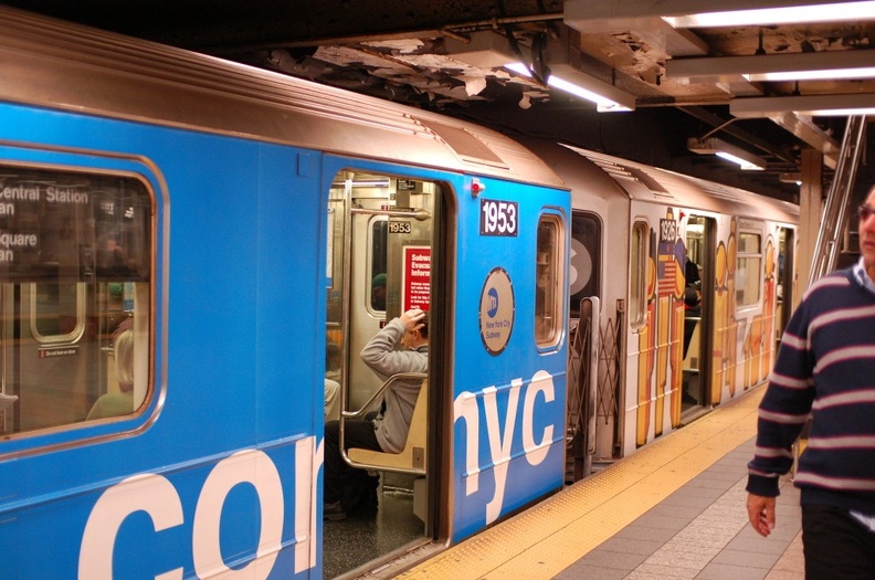 R-62A 1926 @ Grand Central (S) - Google wrap of shuttle