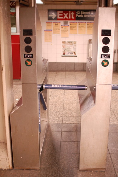 NavyForMoms.com turnstile wrap @ Grand Central (S)