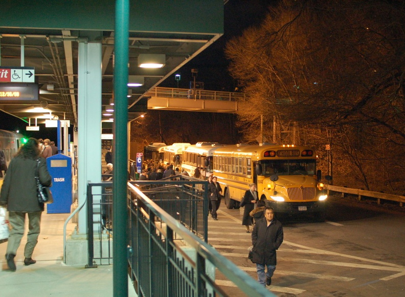 Hudson Rail Link using a school bus @ Spuyten Duyvil - Hudson Rail Link using a school bus @ Spuyten Duyvil DSC_1964a.jpg