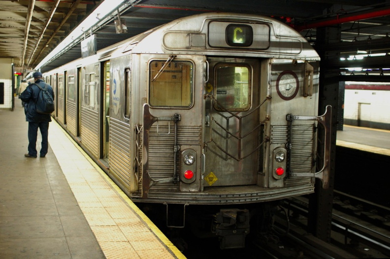 R-38 4070 @ 168 St (C). Only 40 or fewer R-38 cars on active roster at this time. - R-38 4070 @ 168 St (C). Only 40 or fewer R-38 cars on active roster at this time. DSC_3208a.jpg