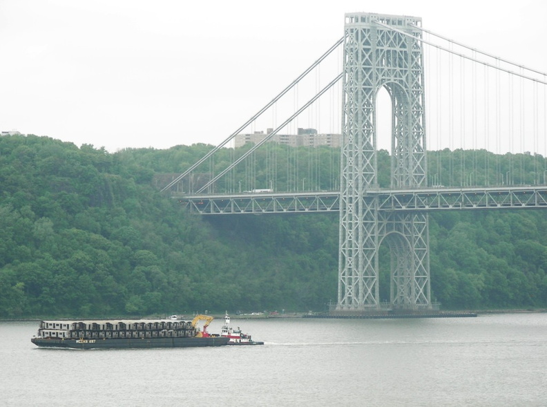Barge of Death - Weeks 297 @ George Washington Bridge (GWB). Photo taken by David-Paul Gerber. - Barge of Death - Weeks 297 @ George Washington Bridge (GWB). Photo taken by David-Paul Gerber. 103_2560a.jpg