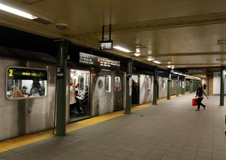 R-142 6662 @ @ 59 St-Columbus Circle (2). - R-142 6662 @ @ 59 St-Columbus Circle (2). D7K_2215a.jpg