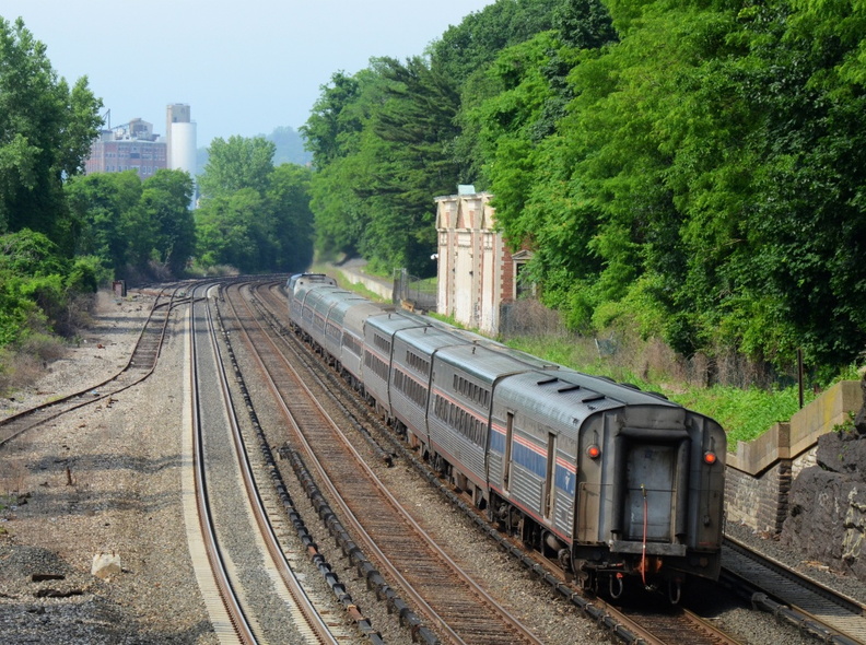 Amtrak P32AC-DM 709 with Train 49 (Lake Shore Limited) @ the College of Mount St. Vincent (Hudson Line / Empire Service). - Amtrak P32AC-DM 709 with Train 49 (Lake Shore Limited) @ the College of Mount St. Vincent (Hudson Line / Empire Service). D7K_2762a.jpg