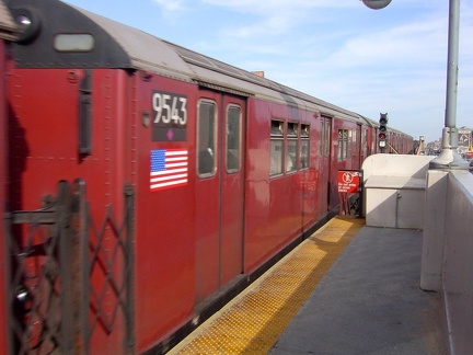 R-36ML 9543 @ 33 St (7). Photo taken by Brian Weinberg, 3/16/2003.