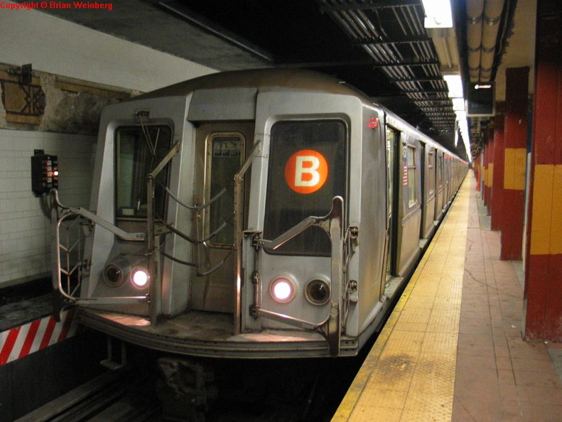 R-40 4157 @ DeKalb Av (B). First (B) train over the Manhattan Bridge (it was a southbound). Photo taken by Brian Weinberg, 2/23/