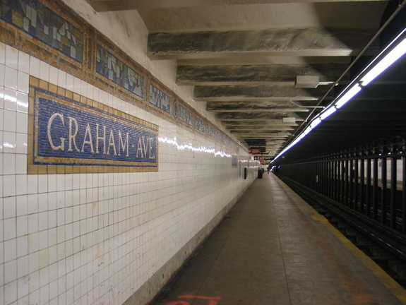 Canarsie-bound platform @ Graham Ave (L). Photo taken by Brian Weinberg, 3/10/2004.