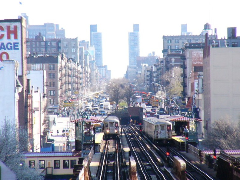 Two R-62A trains @ 125 St (1) on the Manhattan Valley viaduct. Photo taken by Brian Weinberg, 4/16/2004.