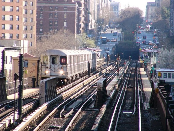 R-62A train @ 125 St (9) on the Manhattan Valley viaduct. Photo taken by Brian Weinberg, 4/16/2004.