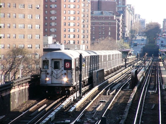 R-62A train @ 125 St (9) on the Manhattan Valley viaduct. Photo taken by Brian Weinberg, 4/16/2004.