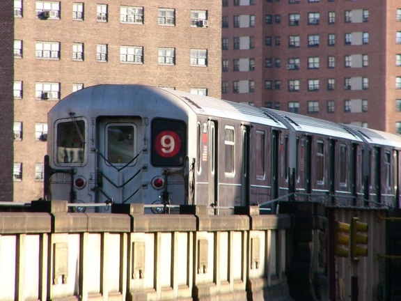 R-62A train @ 125 St (9) on the Manhattan Valley viaduct. Photo taken by Brian Weinberg, 4/16/2004.