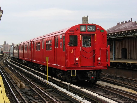 R-33ML 9017 @ 238 St (MOD Trip).