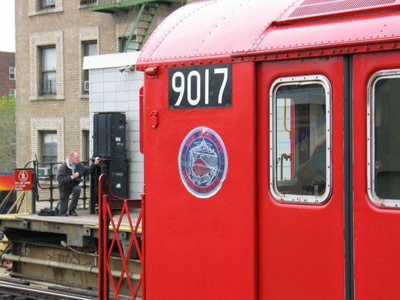 R-33ML 9017 @ 238 St (MOD Trip).