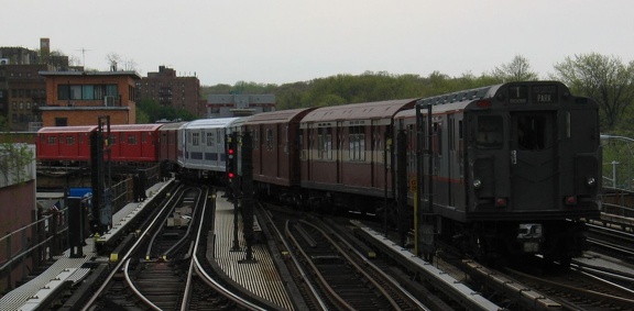 R-12 5760 @ 238 St (MOD Trip).