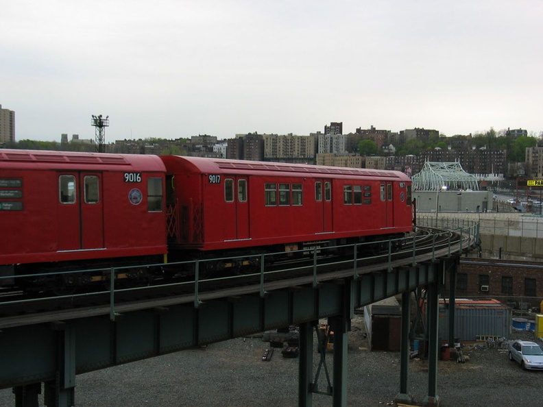 R-33ML 9017 @ 207 St Yard Ramp (MOD Trip).