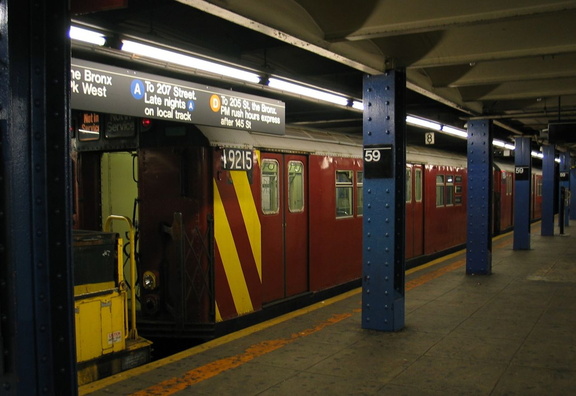 R-33ML 9215 @ 59 St - Columbus Circle (A/B/C/D). Photo taken by Brian Weinberg, 6/29/2003.