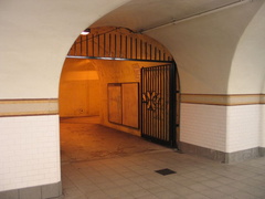 Entrance to the tunnel to Broadway

IMG_9392.jpg
