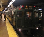 R-1 100 @ 125 St (A). Photo taken by Brian Weinberg, 8/22/2004.