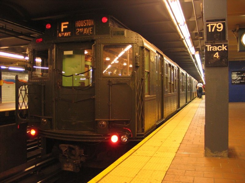 R-4 484 @ 179 St (in service on the F line / Centennial Celebration Special). Photo taken by Brian Weinberg, 9/26/2004.