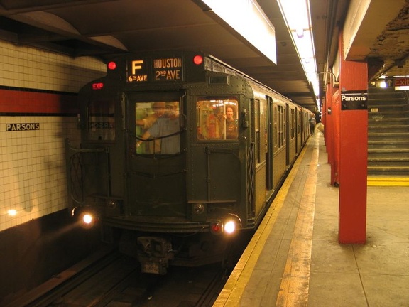 R-4 484 @ Parsons Blvd (in service on the F line / Centennial Celebration Special). Photo taken by Brian Weinberg, 9/26/2004.