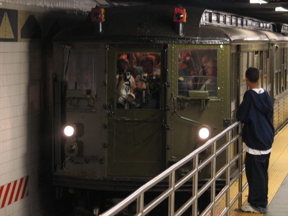 Lo-V 5292 @ Grand Central (Shuttle Platform) at the start of a Fan Trip. Photo taken by Brian Weinberg, 11/21/2004.