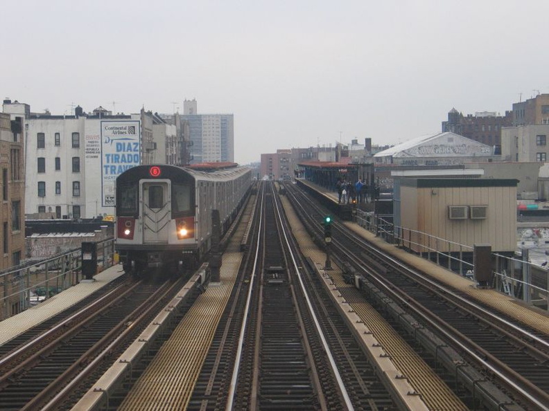 R-142A @ Elder Av (6). Photo taken by Brian Weinberg, 12/19/2004.