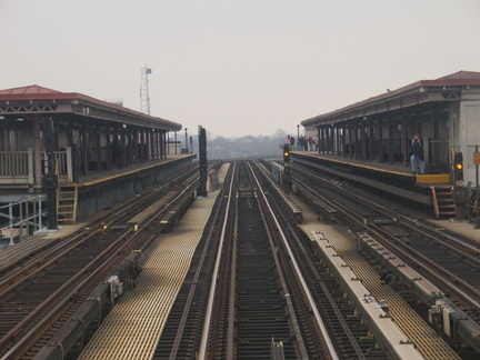 Castle Hill Av station (Pelham Line). Photo taken by Brian Weinberg, 12/19/2004.