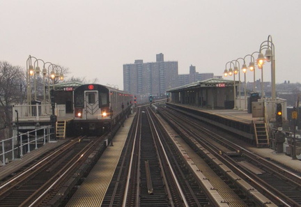 Westechester Square station (Pelham Line). Photo taken by Brian Weinberg, 12/19/2004.