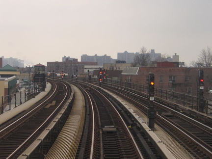 Approaching Pelham Bay Park (6). Photo taken by Brian Weinberg, 12/19/2004.
