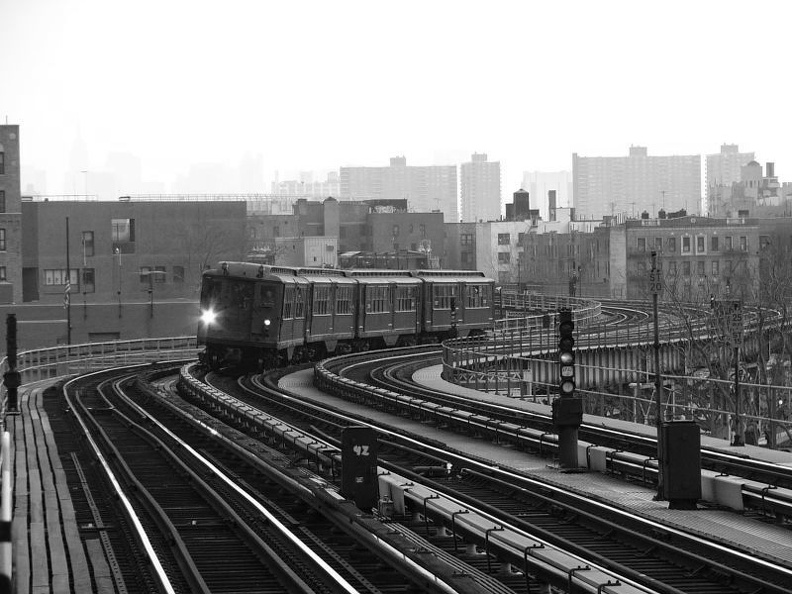 Lo-V @ 170 St (fan trip). Photo taken by Brian Weinberg, 12/19/2004. P1000788bw.jpg