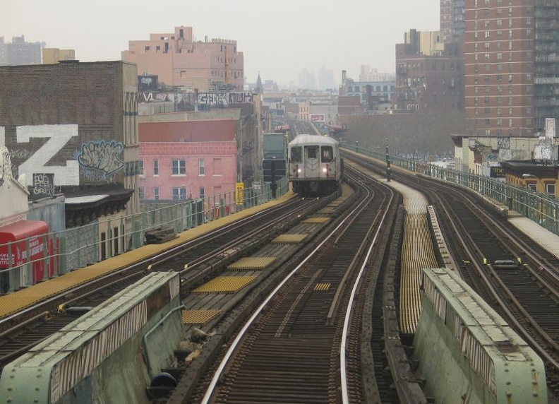 R-42 @ Flushing Av (M). Photo taken by Brian Weinberg, 1/3/2005. IMG_2396a.jpg