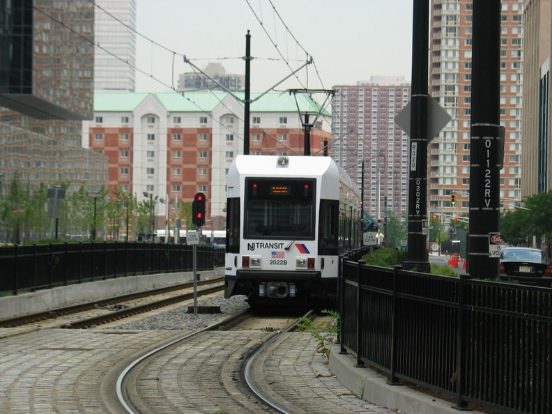 HBLR LRV 2022B @ south of Harborside Financial Center. Photo taken by Brian Weinberg, 07/30/2003.