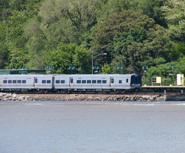 MNR M-7A @ Spuyten Duyvil. Photo taken by Brian Weinberg, 5/29/2005. P1010252a.jpg