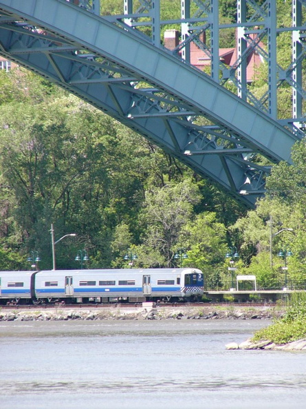 MNR M-1A @ Spuyten Duyvil. Photo taken by Brian Weinberg, 5/29/2005.