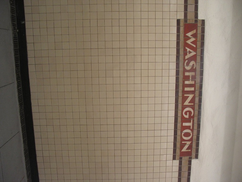 Washington Street station of the Newark City Subway. Name tablet on the inbound platform. Photo taken by Brian Weinberg, 9/18/20