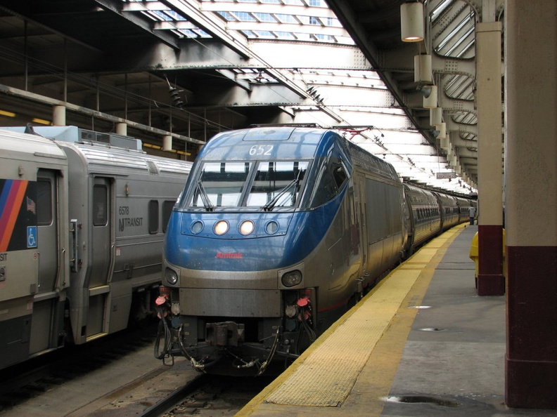 Amtrak HHP-8 652 @ Newark Penn Station. Photo taken by Brian Weinberg, 10/23/2005. IMG_0830.jpg