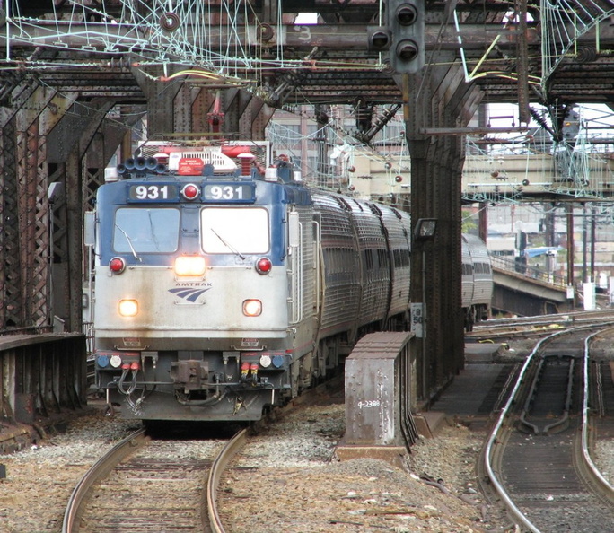 Amtrak AEM-7 931 @ Newark Penn Station. Photo taken by Brian Weinberg, 10/23/2005.