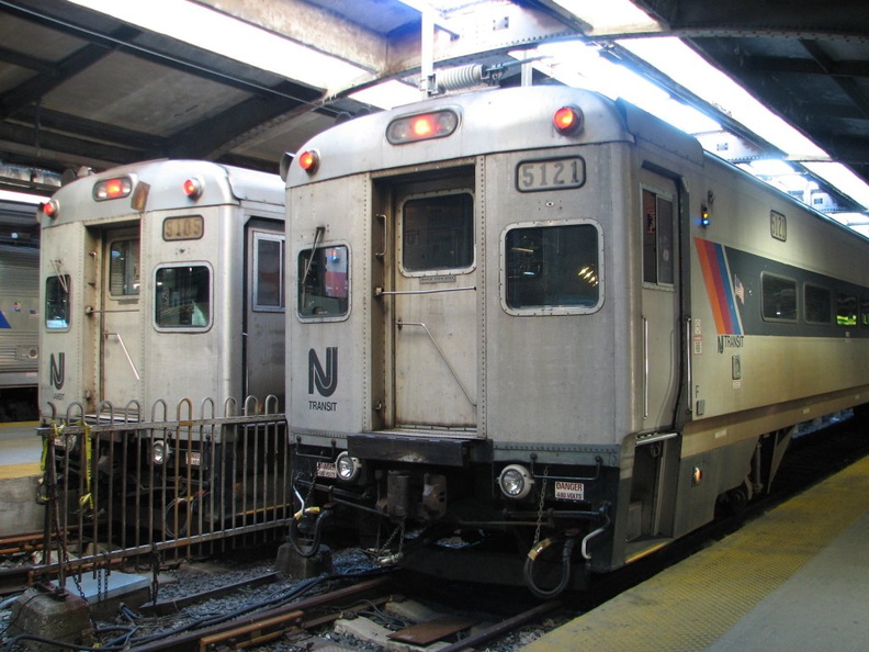 NJT Comet I Cab 5121 &amp; Comet I Cab 5105 @ Hoboken Terminal. Photo taken by Brian Weinberg, 10/30/2005.