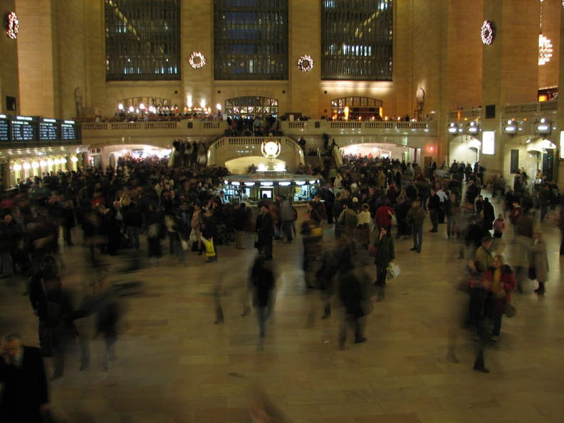 Grand Central Terminal, jam packed full of people leaving NYC before Thanksgiving. Photo taken by Brian Weinberg, 11/23/2005.