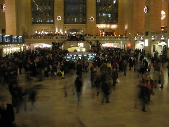 Grand Central Terminal, jam packed full of people leaving NYC before Thanksgiving. Photo taken by Brian Weinberg, 11/23/2005.