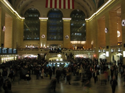 Grand Central Terminal, jam packed full of people leaving NYC before Thanksgiving. Photo taken by Brian Weinberg, 11/23/2005.