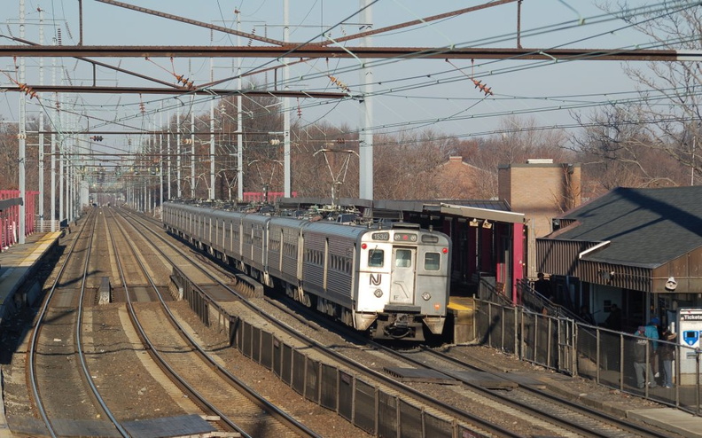 NJT Arrow III MU 1530 @ Elizabeth, NJ. Photo taken by Brian Weinberg, 12/18/2005.