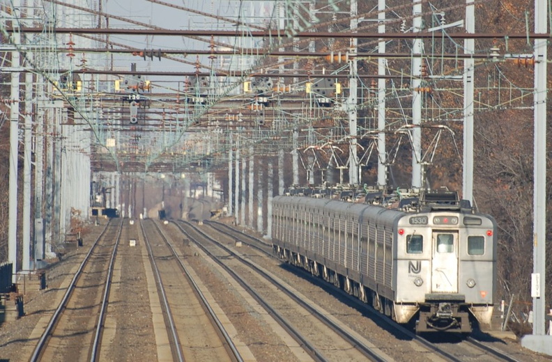 NJT Arrow III MU 1530 @ Elizabeth, NJ. Photo taken by Brian Weinberg, 12/18/2005.