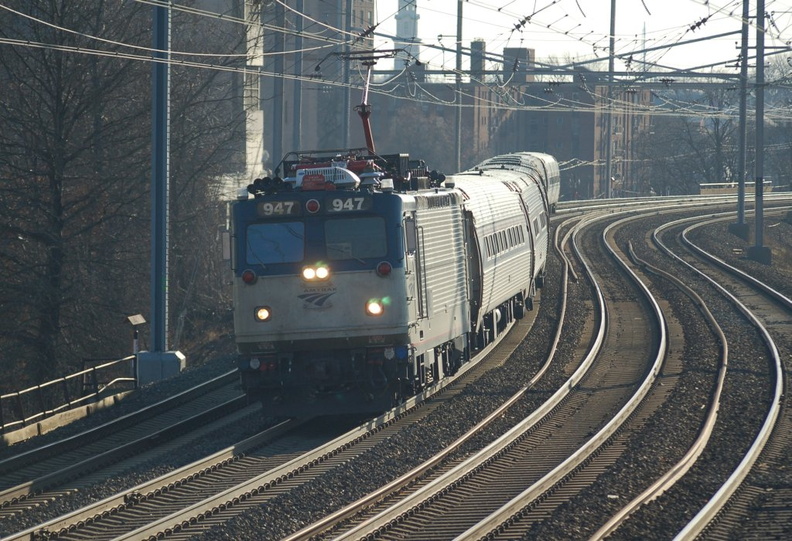 Amtrak AEM-7AC 947 @ Elizabeth, NJ. Photo taken by Brian Weinberg, 12/18/2005. DSC_0214a.jpg