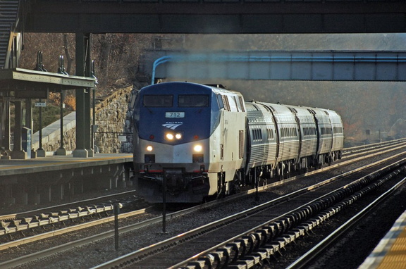 Amtrak P32AC-DM 712 @ Riverdale (Train 291). Photo taken by Brian Weinberg, 1/8/2006.