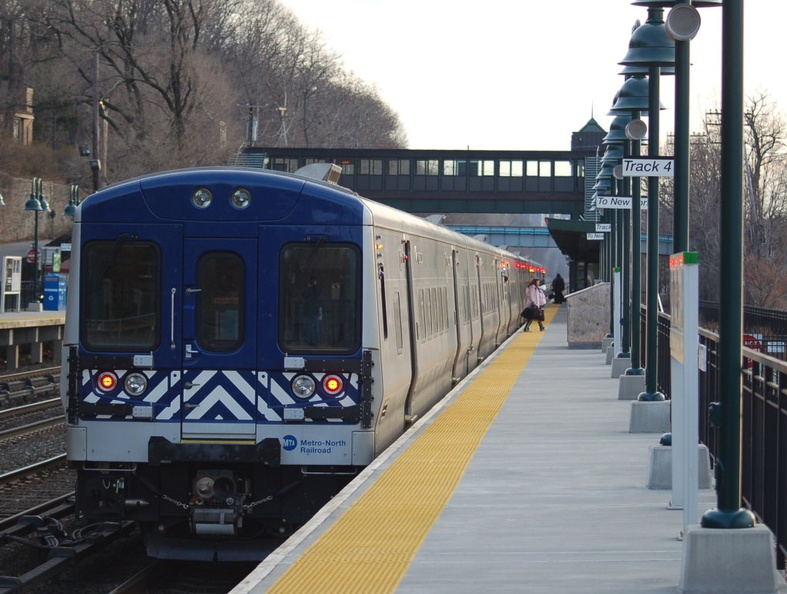 MNCR M-7A @ Riverdale (Hudson Line). Photo taken by Brian Weinberg, 1/8/2006. DSC_1374a.jpg