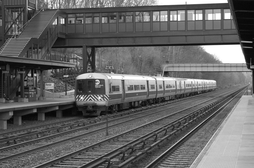 MNCR M-3a 8082 @ Riverdale (Hudson Line). Photo taken by Brian Weinberg, 1/12/2006.