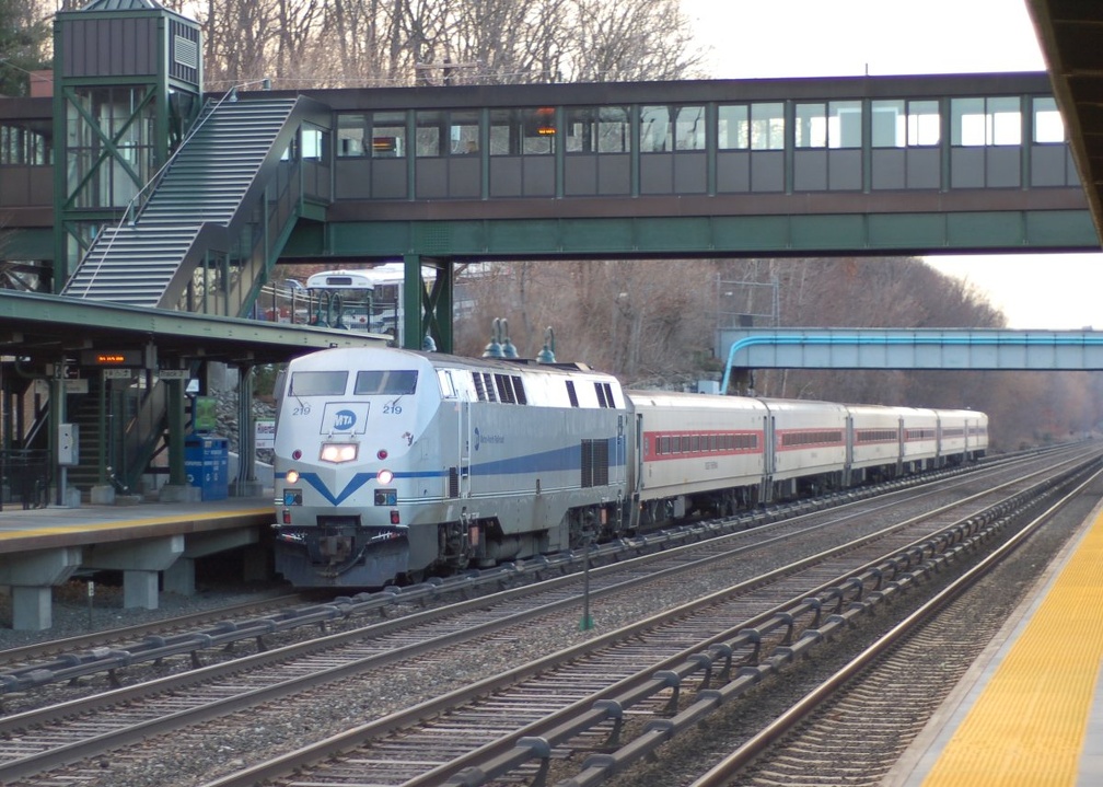 MNCR P32AC-DM 219 @ Riverdale (Hudson Line). Photo taken by Brian Weinberg, 1/12/2006.