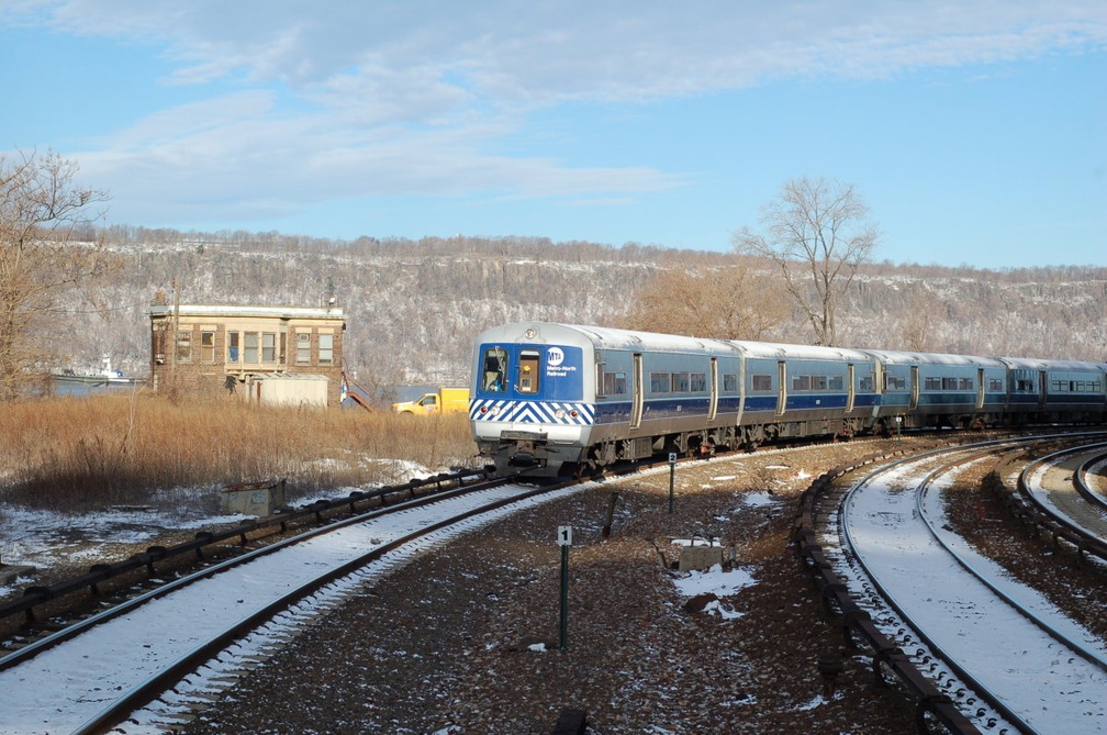 MNCR M-3a 8053 @ Spuyten Duyvil (Hudson Line). Photo taken by Brian Weinberg, 1/16/2006.