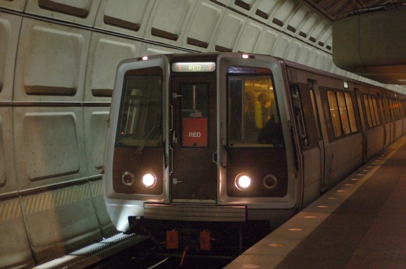 WMATA 3151 @ Union Station (Red Line). Photo taken by Brian Weinberg, 1/22/2006.